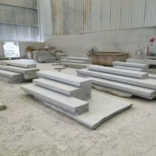 焦作 整石台阶（大面火烧+侧面自然面），出货前厂内拼装