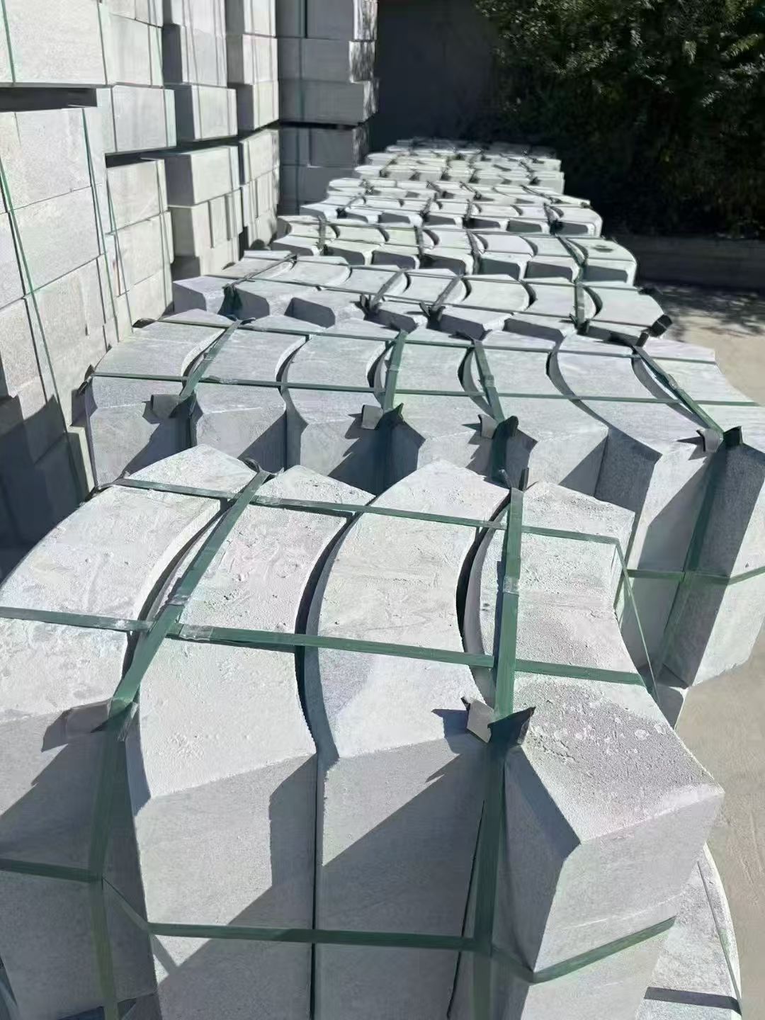 焦作 芝麻灰弧形路沿石