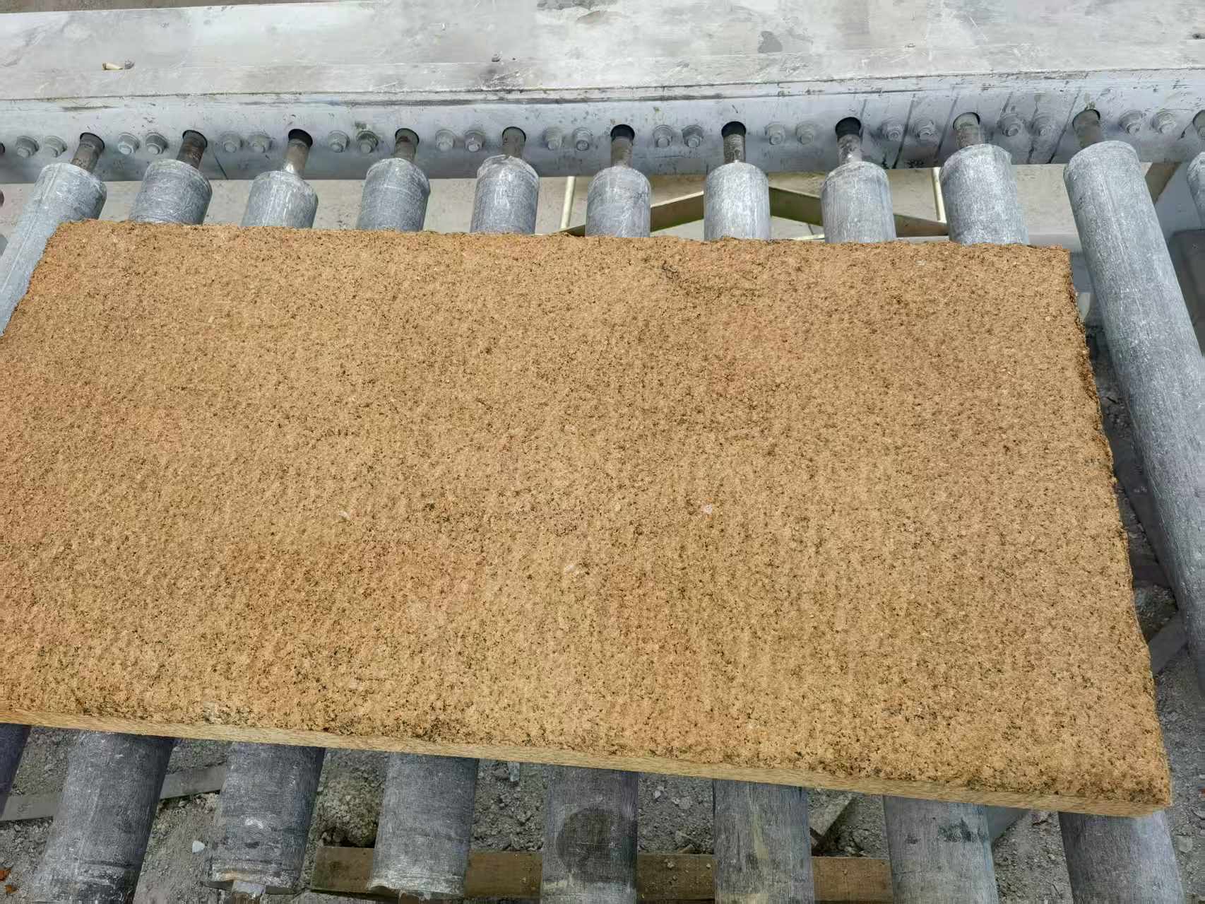 焦作 菠萝面老石板，做旧仿古石，流水线生产加工