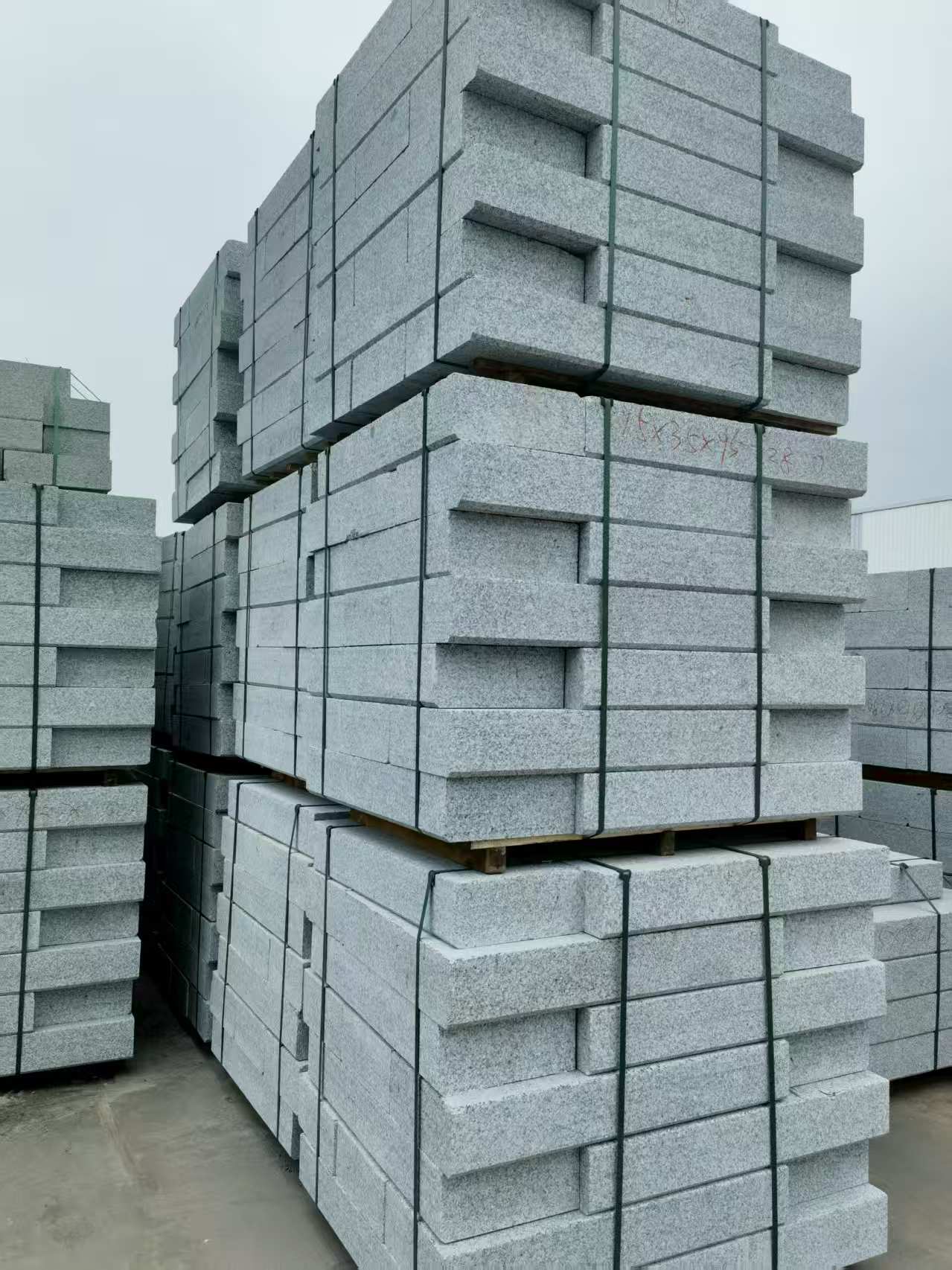 焦作 路沿石，板板正正的路沿石