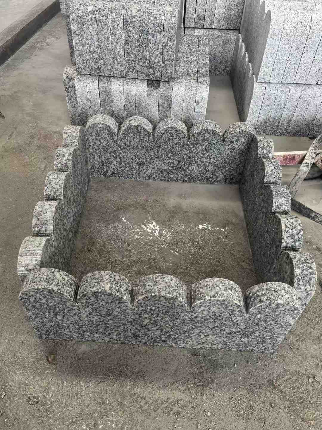 焦作 花边石、花坛围栏石、花池界石、菜园栅栏石、镶边石、波浪状界石介绍