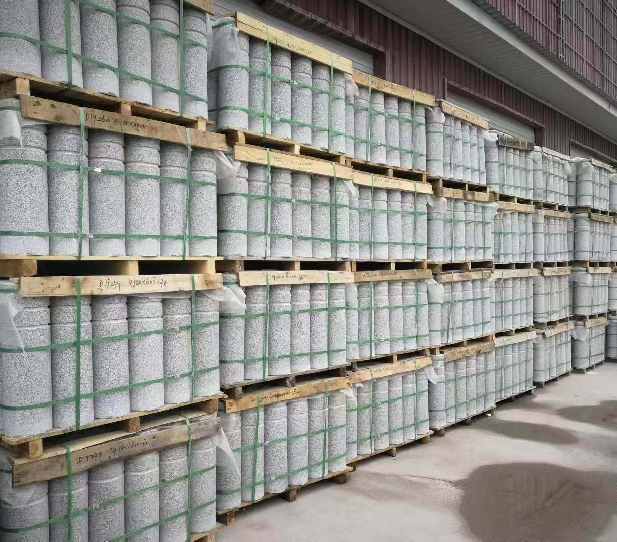 焦作 芝麻白挡车柱、阻车桩、隔离柱