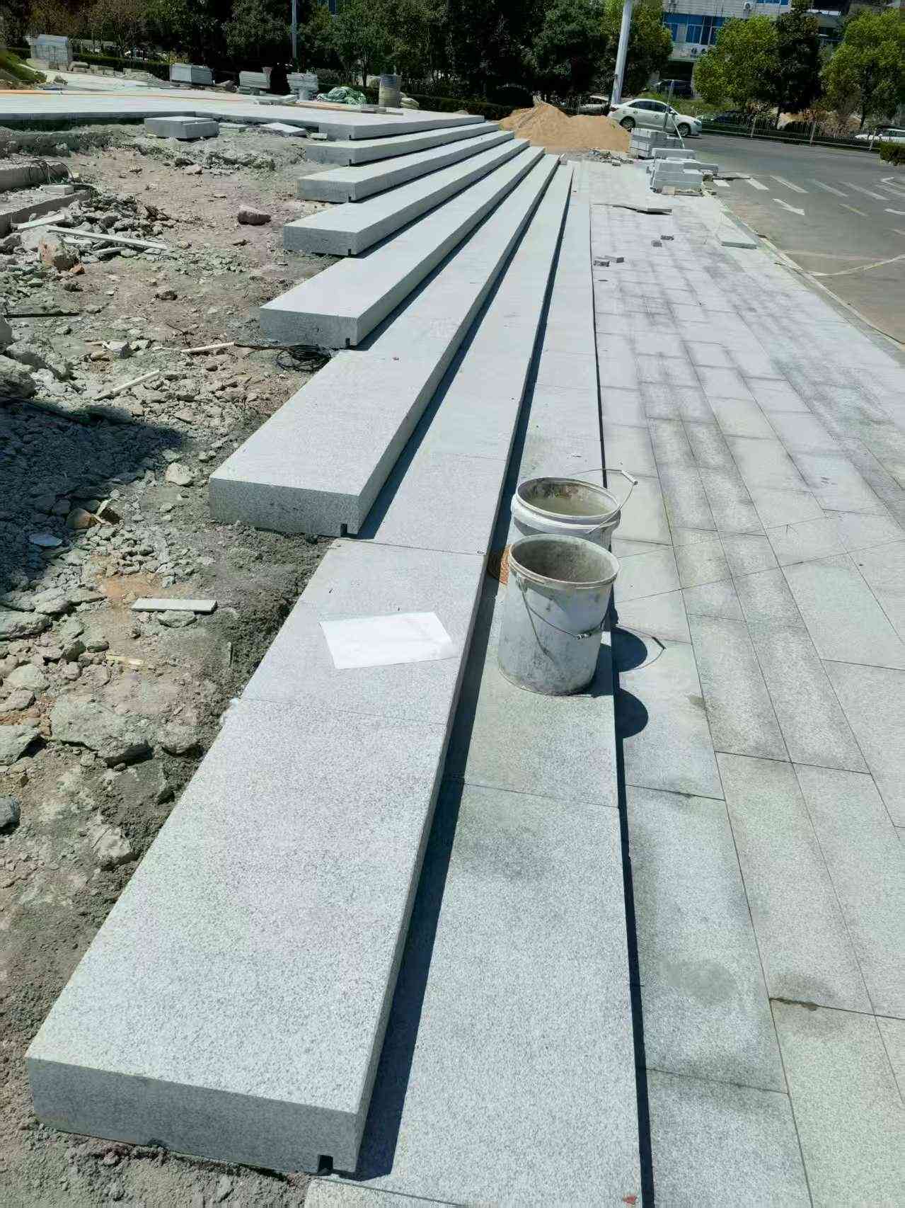 焦作 芝麻白整石台阶，施工现场