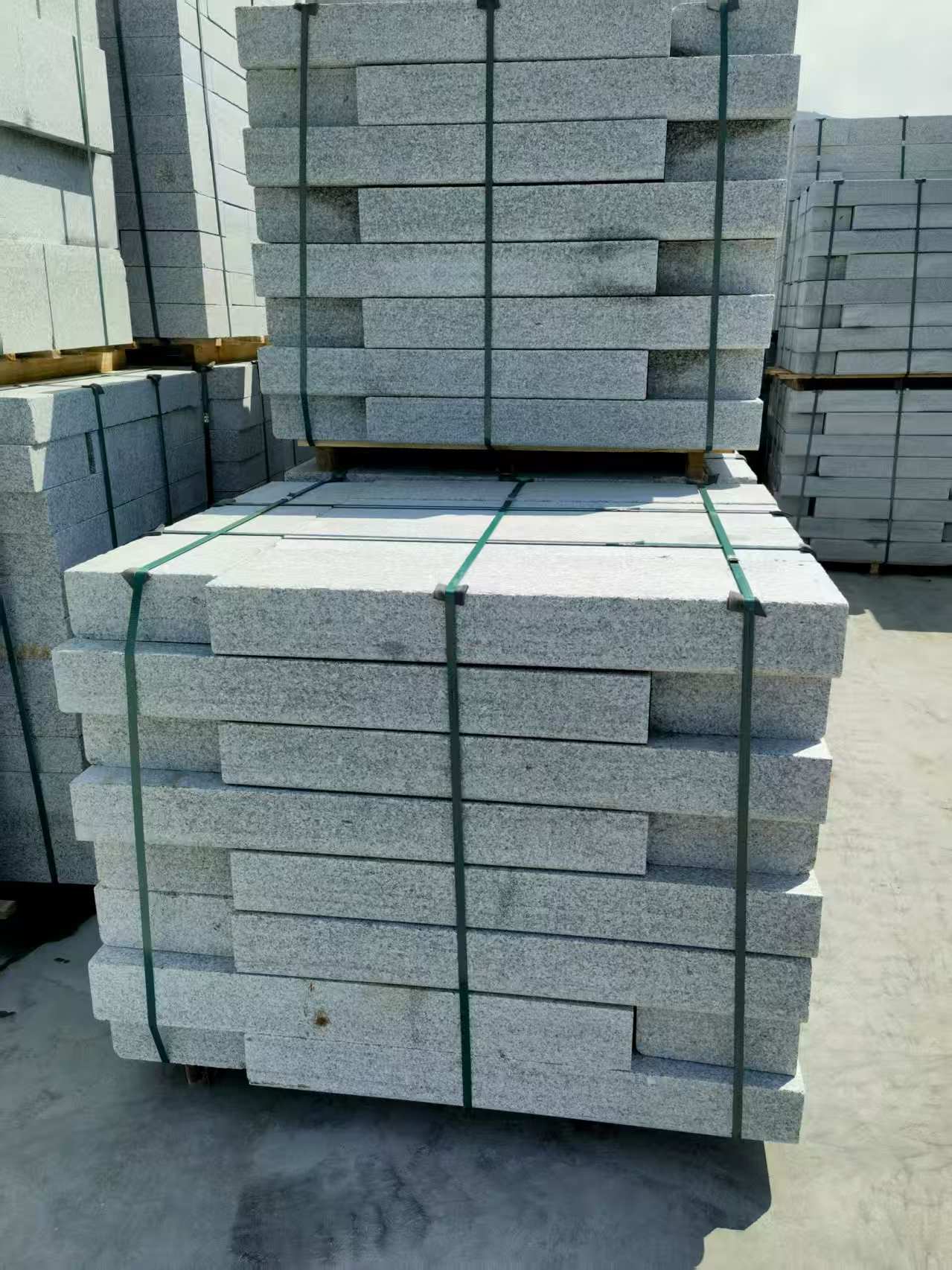 焦作 芙蓉白花岗岩路沿石、平石尺寸标准，色泽均匀