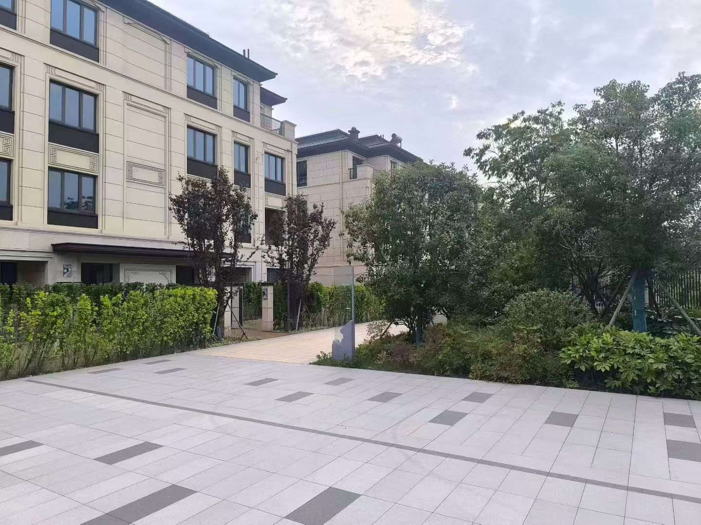 焦作 芝麻白与芝麻白搭配铺装，尺寸1200*600