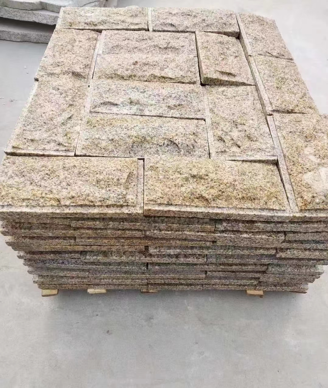 焦作黄锈石蘑菇石